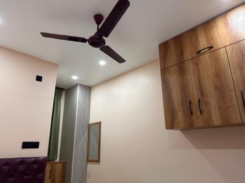 whatsapp_image_2025-12-15_at_21