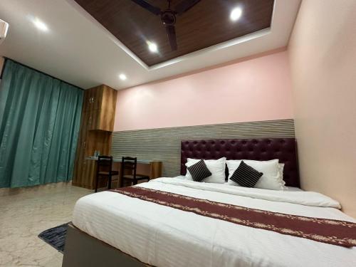 whatsapp_image_2025-12-15_at_21