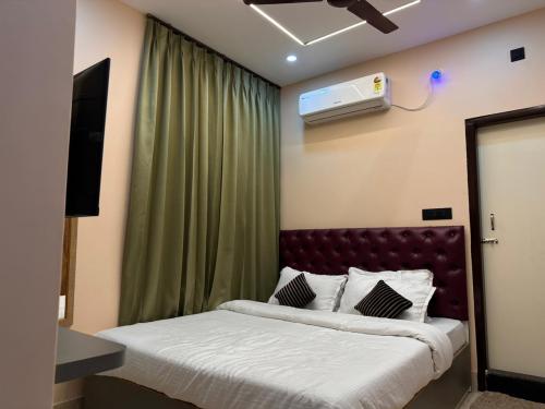 whatsapp_image_2025-12-15_at_21