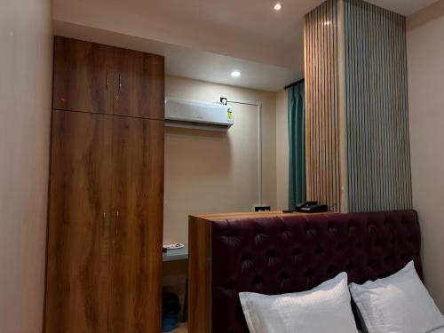 whatsapp_image_2025-12-15_at_21