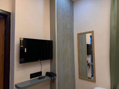 whatsapp_image_2025-12-15_at_21